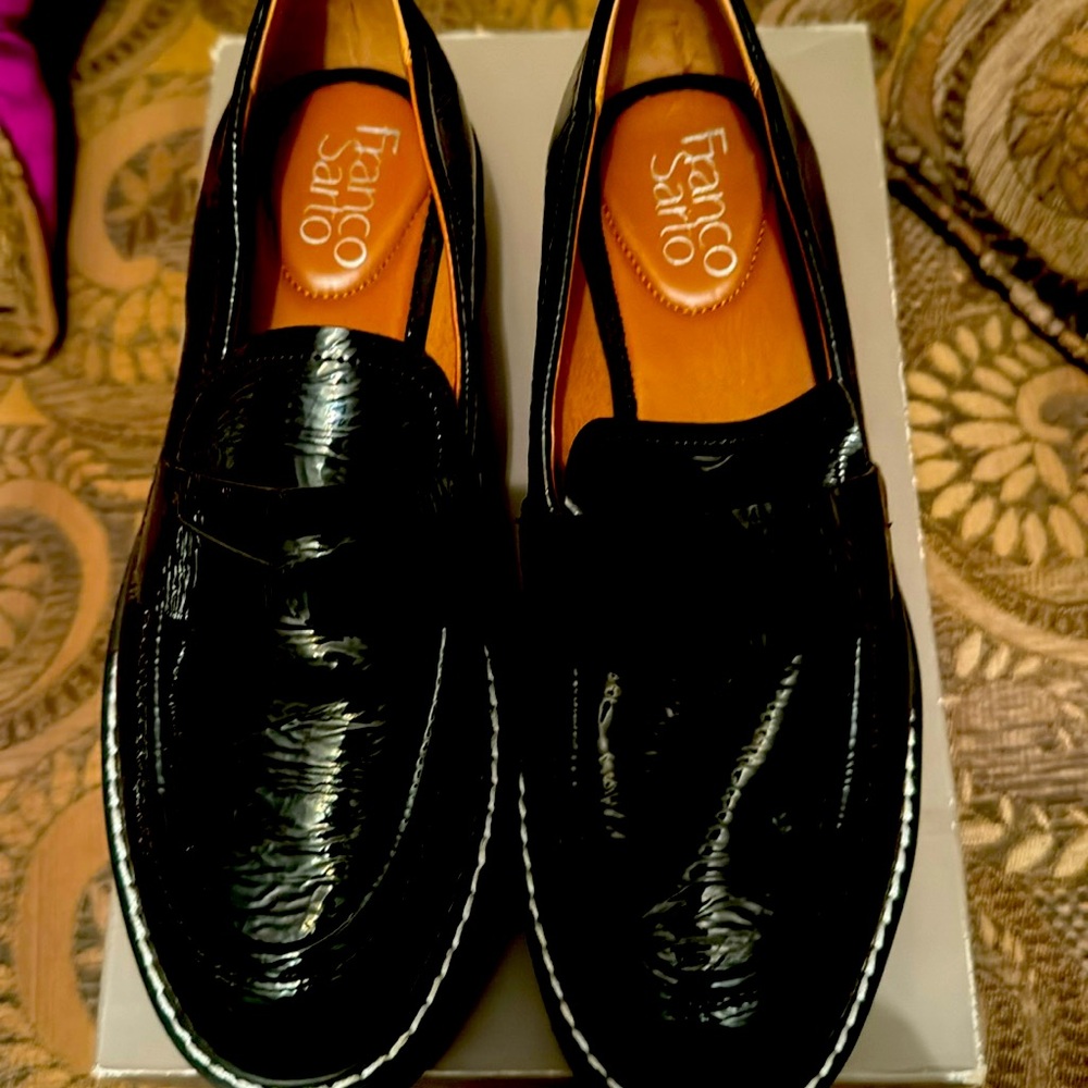 Women’s black manmade leather loafer